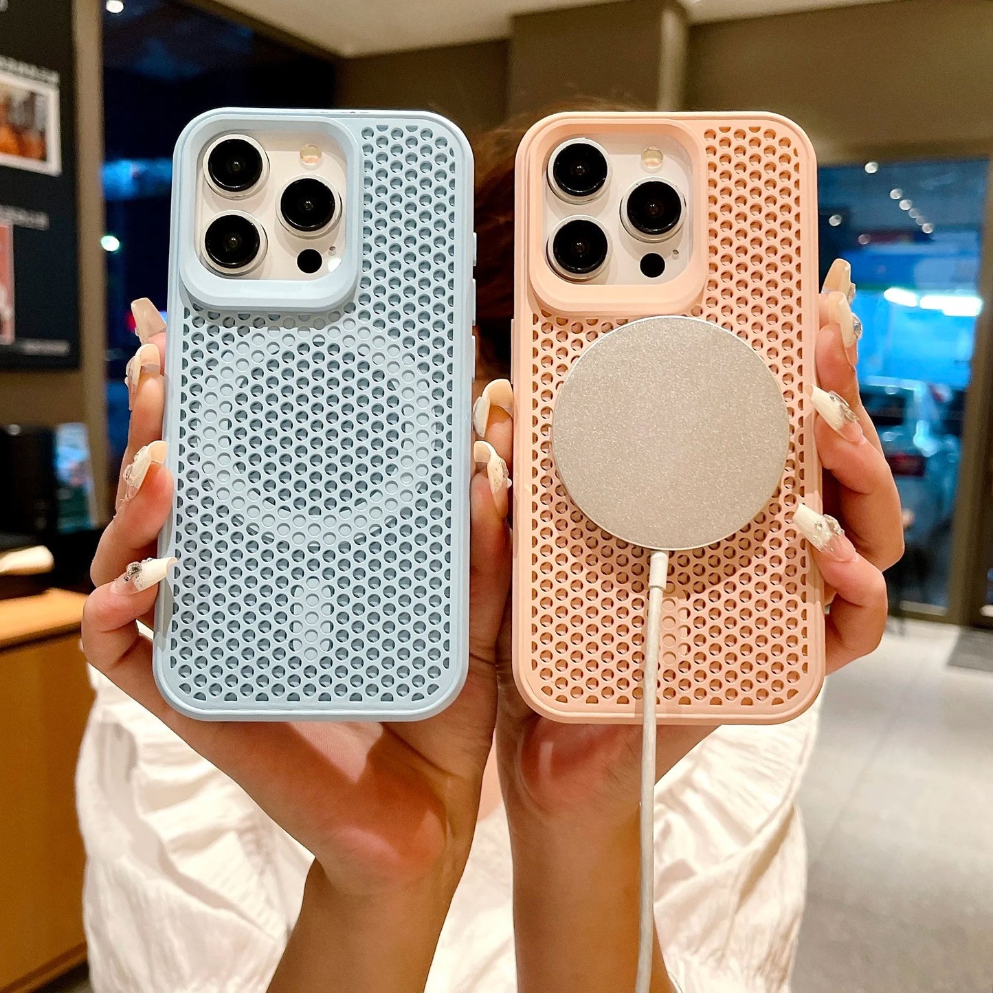 Coque magnétique respirante avec design en maille pour iPhone 12