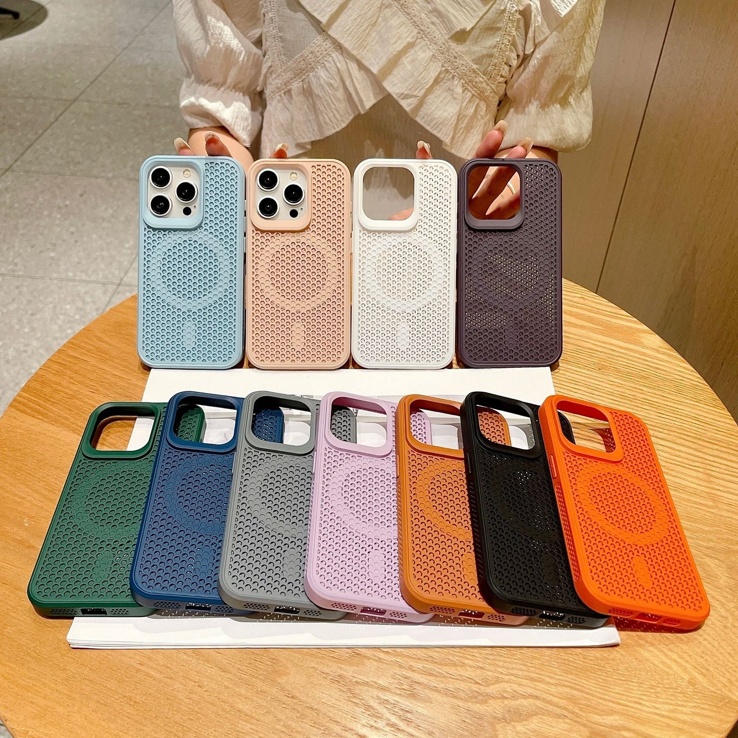 Coque magnétique respirante avec design en maille pour iPhone 12